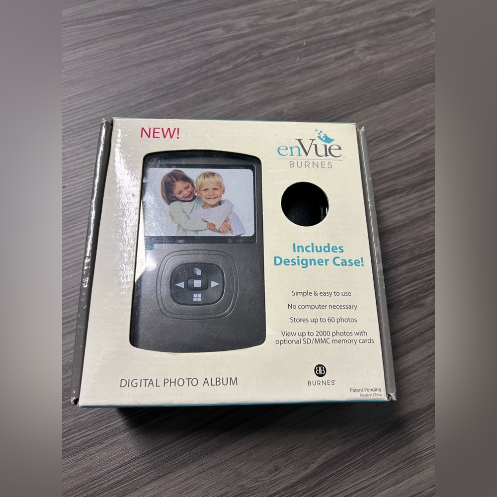 New EnVue Burnes digital photo album with fashion case\3.5" LCD screen Open Box